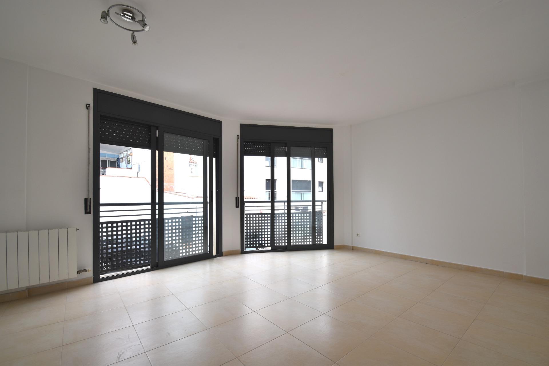 Ref. 03-5361/1098 - Planta baja en venta