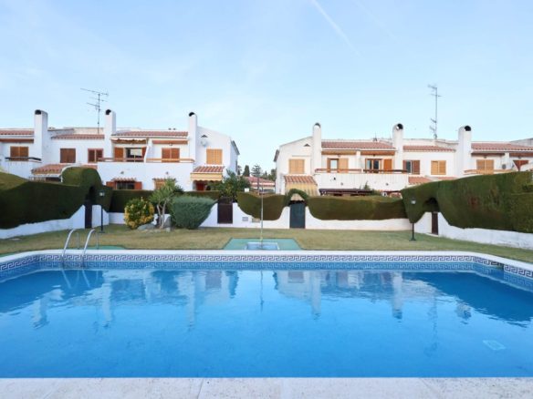 Ref. 14-5250/1213 - BONETA CASA A ZONA RESIDENCIAL DE CUNIT