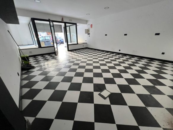 Ref. 27-ROC3062/1553 - Atención local en planta baja en Venta en zona comercial