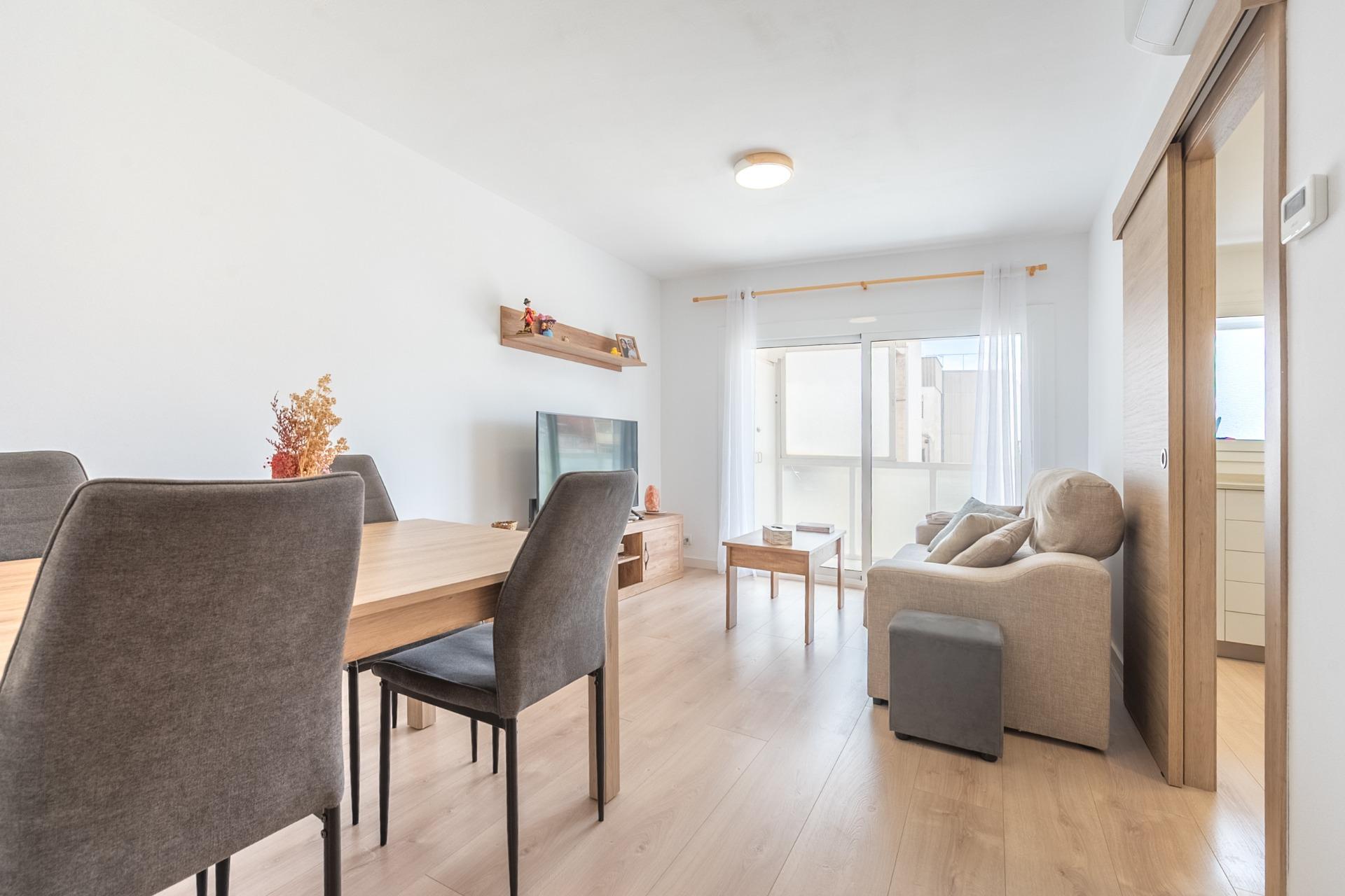 Ref. 81-PONT-0133/7704 – Tu primer piso en Vilanova: reformado, luminoso y con espacio para vivir y teletrabajar