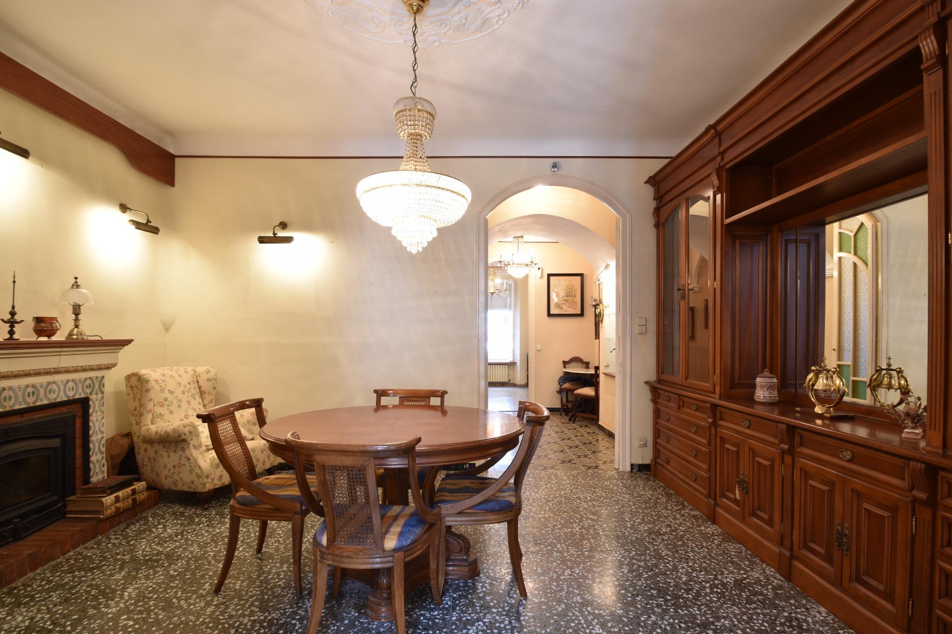 Ref. 03-11709/1098 – Exclusiva casa de época con alma, terrazas y patio en pleno centro de Vilanova i la Geltrú