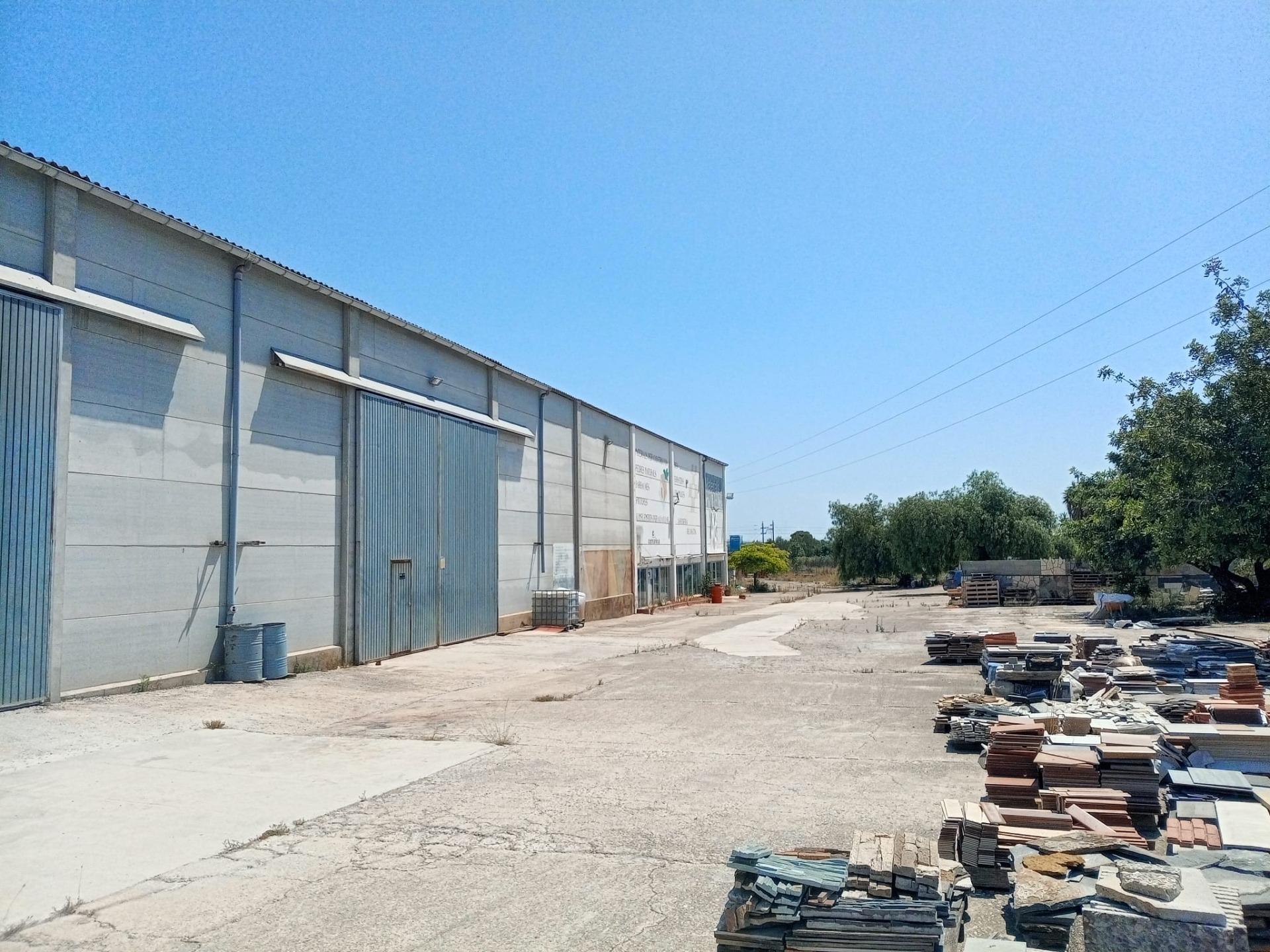 Ref. 53RJUMARTI83/5459 – ¡Nave Industrial en Alquiler: Oportunidad Única para tu Negocio!