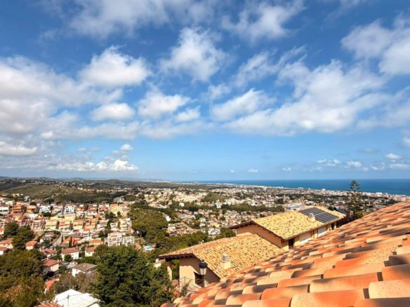 Ref. 53RJU1148/5459 - CASA DE DISSENY I DECORADA AMB MOLT BON GUST. EN UNA BONETA I TRANQUIL·LA ZONA COMUNITÀRIA AMB VISTES AL MAR I MUNTANYA, IDEAL PER VIURE TOT L'ANY