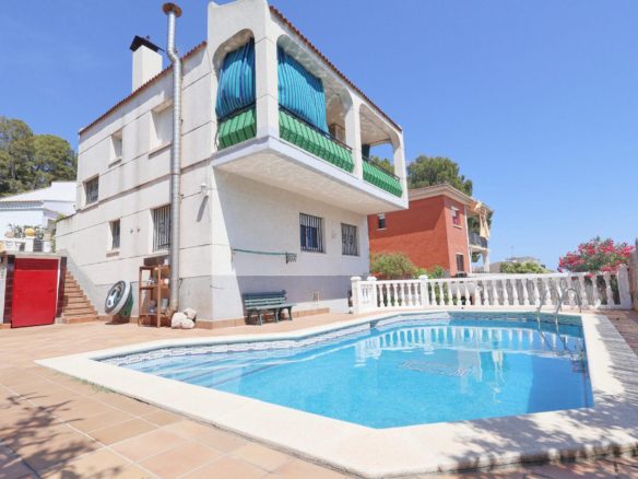 Ref. 14-5287/1213 - CASA INDIVIDUAL AMB PISCINA A CAL CEC, CUNIT
