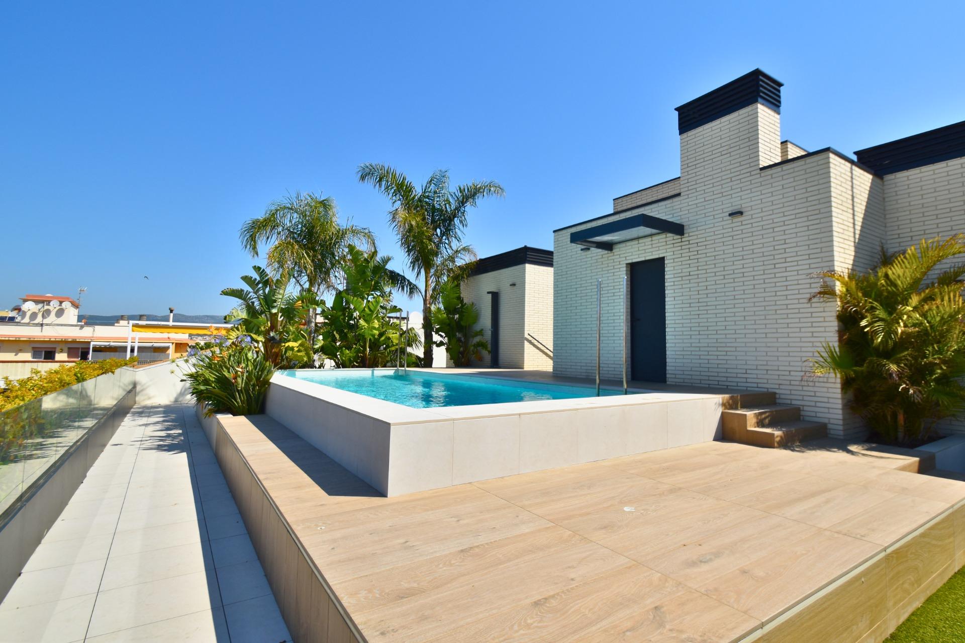 Ref. 03-5367/1098 – Better than new! Apartment with communal pool next to the Passeig Marítim