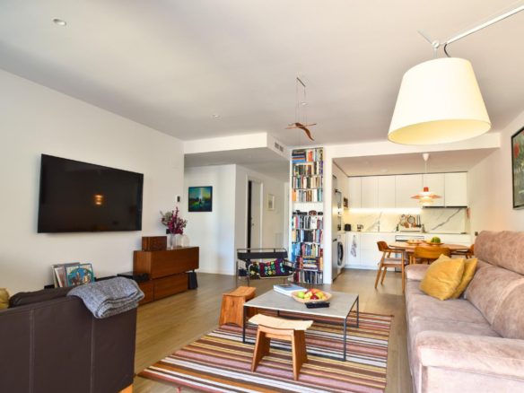 Ref. 03-5367/1098 - ¡Mejor que nuevo! Piso con piscina comunitaria junto al Passeig Marítim