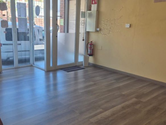 Ref. 01-00331/1111 - Local Céntrico en Alquiler
