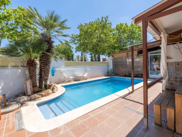 Ref. 983078 - Villa with pool and separate apartment in an unbeatable location