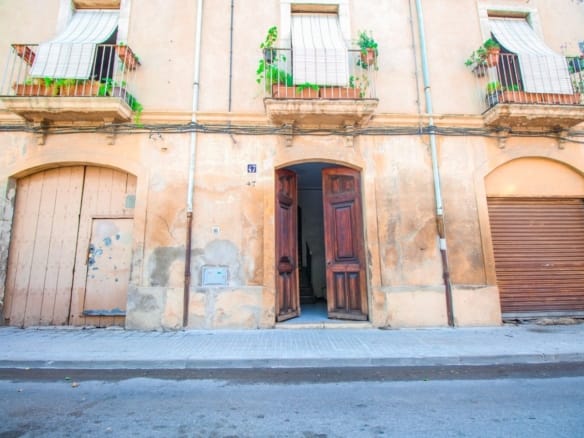 Ref. 10633/1045 - Building for sale in the centre of Vilafranca.