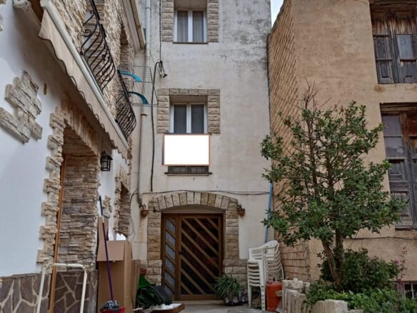 Ref. 33V438/5538 - 3-STOREY RURAL HOUSE TO BE RENOVATED - TOWN CENTER AREA-