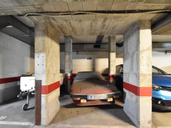 Ref. 03-60383/1098 - Plaça de pàrquing en venda per a cotxe petit