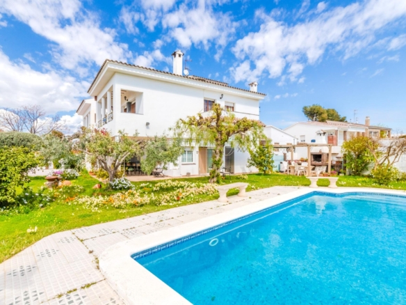 Ref. 12-VVNG63/1087 - ELEGANTE CASA ESQUINERA DE ESTILO INGLÉS CON VISTAS AL MAR