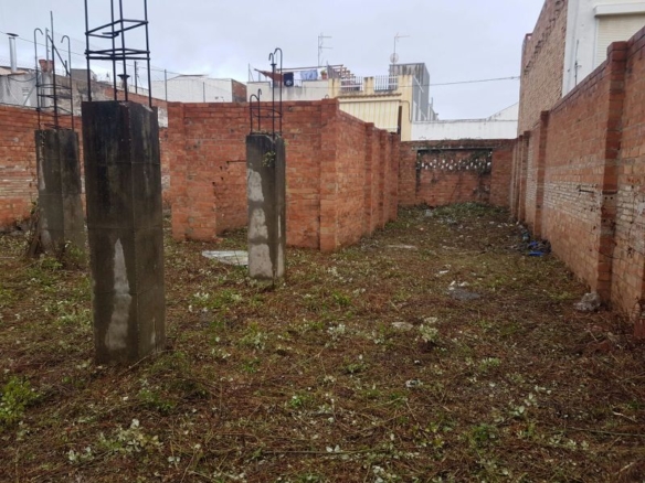 Ref. 5-2893/1086 - Solar urbano en venta en Les Roquetes, para edificar hasta 8 viviendas