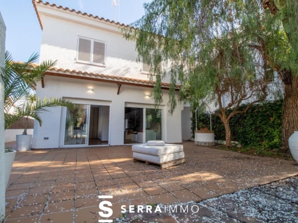 Ref. 6152 - Beautiful chalet-style house in the heart of Sitges.