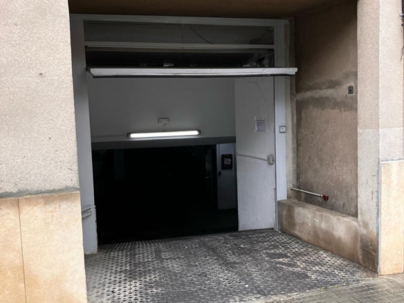 Ref. 6352 - Pàrquing en venda al barri de les Clotes
