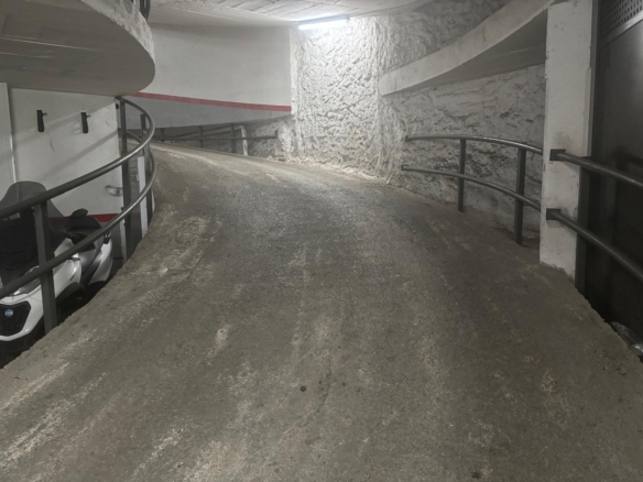Ref. 05-7720/1086 - Plaça d'aparcament en venda al centre de Vilanova i la Geltrú, Rambla Salvador Sama