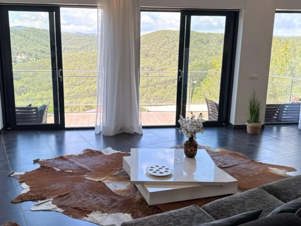 Ref. 18-02581/1266 - Xalet amb vistes i piscina en venda