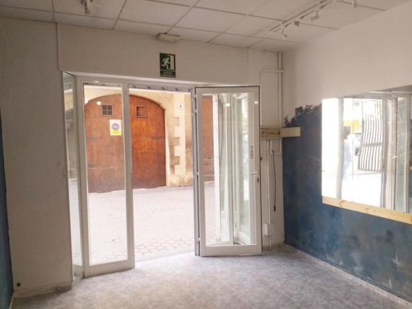Ref. 53RJUMALL1/5459 - LOCAL ESQUINERO Y CENTRICO EN VENTA