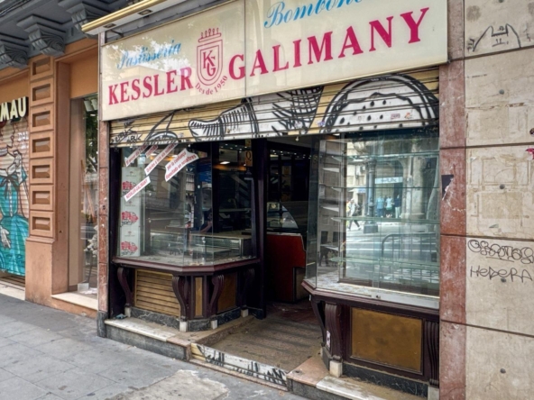 Ref. 18-02596/1266 - Local cantoner en venda al carrer Sants