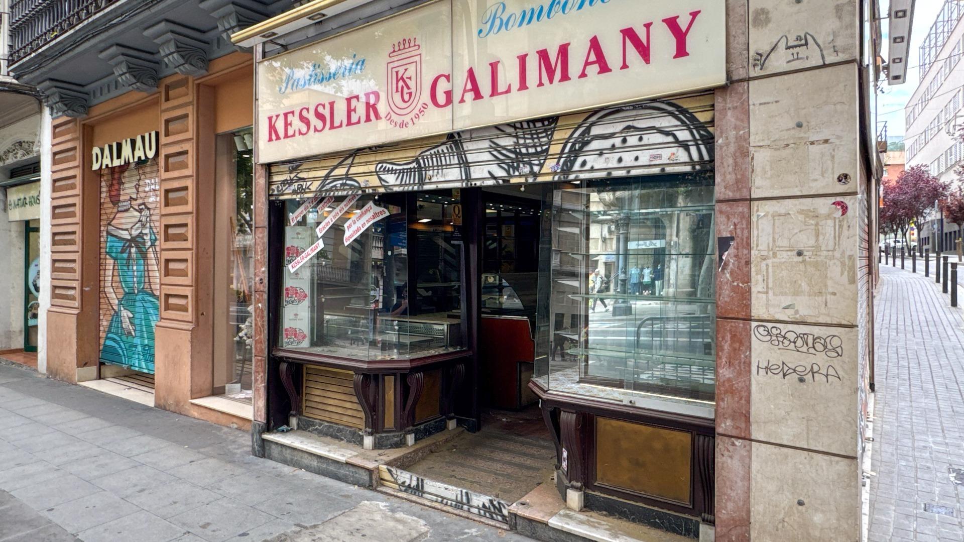 Ref. 18-02596/1266 - Local cantoner en venda al carrer Sants