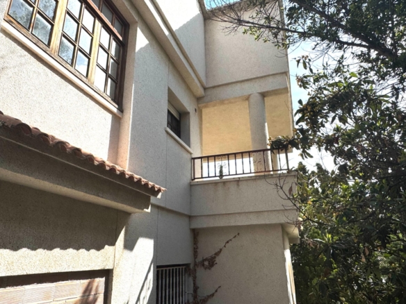 Ref. 18-02590/1266 - Casa con gran potencial y jardin privado