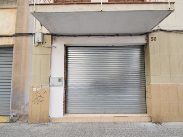 Ref. 03-22520/1098 - Local de lloguer al costat d'Avda. Francesc Macià