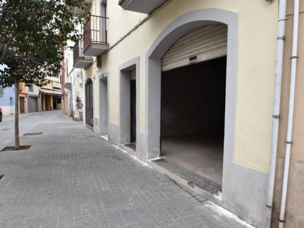 Ref. 03-22516/1098 - Local for sale with many possibilities