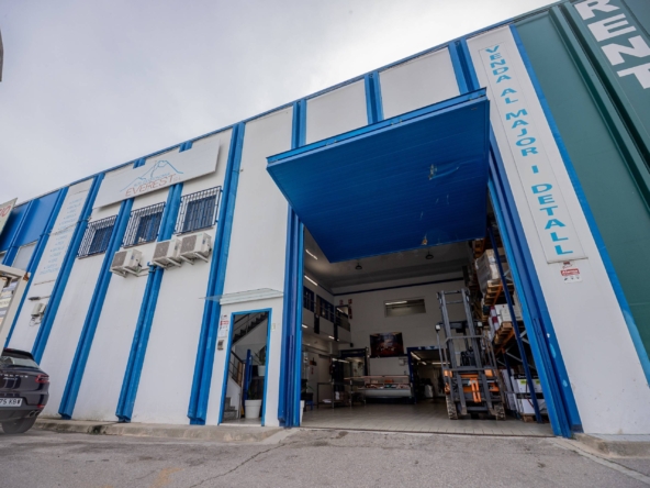 Ref. 88-TERROSA/10970 - Nau Industrial amb Negoci en Funcionament - Referència en Distribució Gourmet a Vilanova