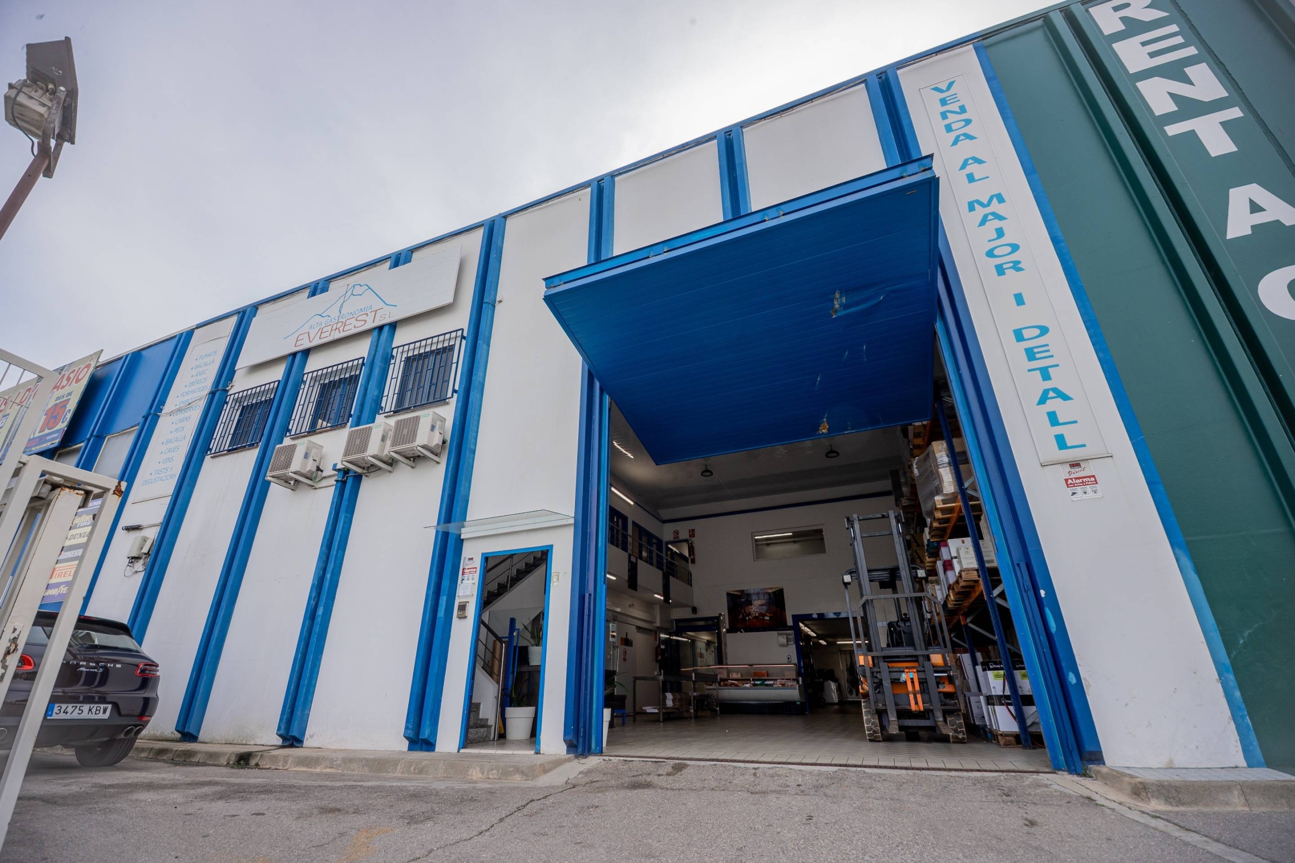 Ref. 88-TERROSA/10970 - Nave Industrial con Negocio en Funcionamiento - Referencia en Distribución Gourmet en Vilanova