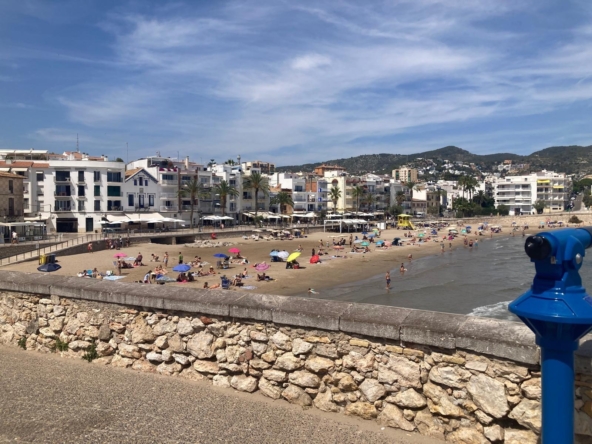 Ref. 6396 - Edificio en venta con 6 viviendas alquiladas – A solo 200 metros de la playa