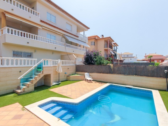 Ref. 56-0021/5106 - Casa aparellada amb jardí i piscina a Mas d'en Serra
