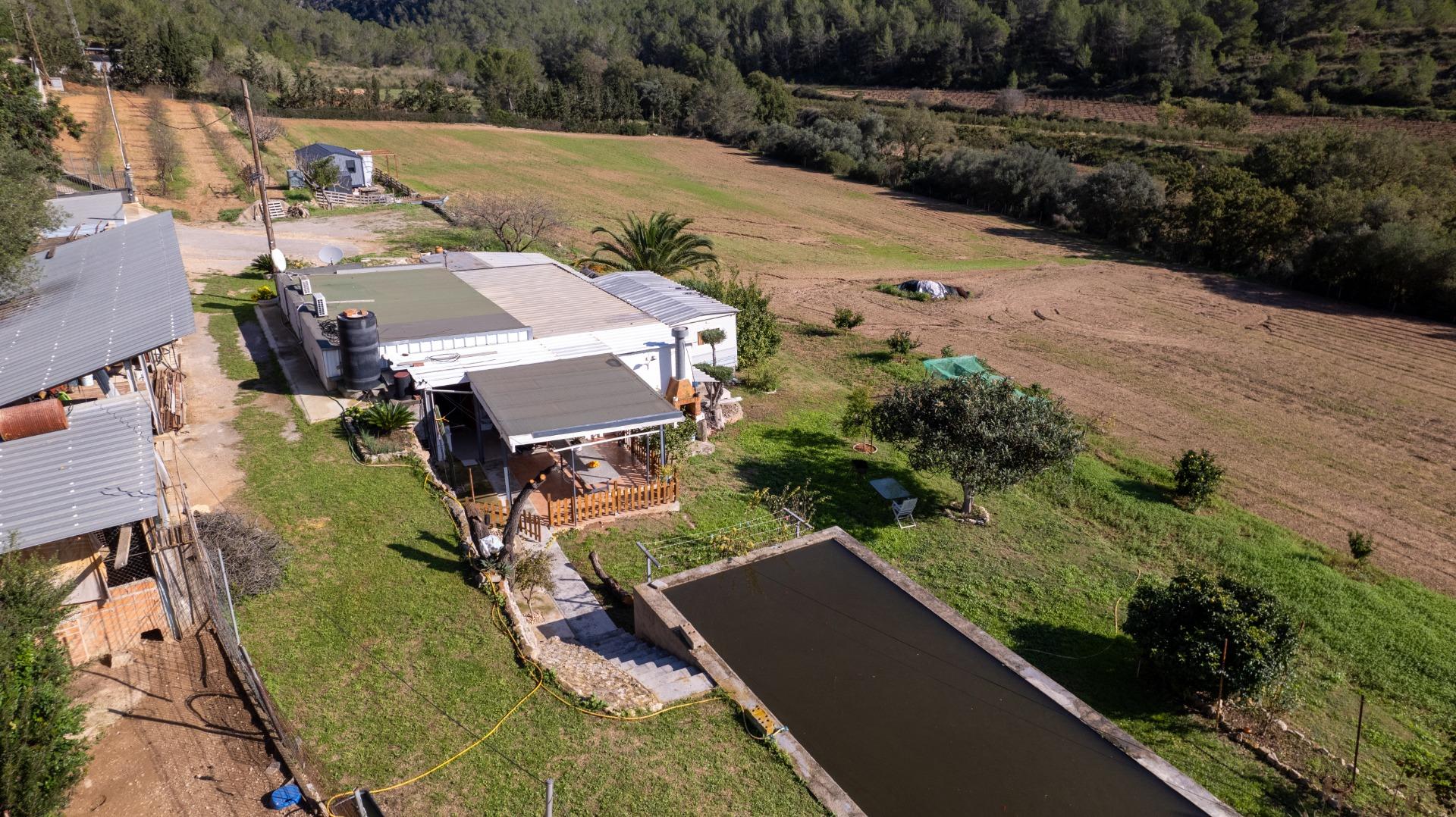 Ref. 18-02600/1266 - Finca Rústica de 20.000m2 con vivienda en venta.