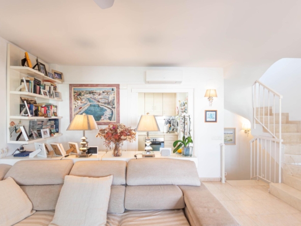 Ref. 11343/1045 - Duplex penthouse with private terraces and mountain views in Sant Sebastià, Sitges