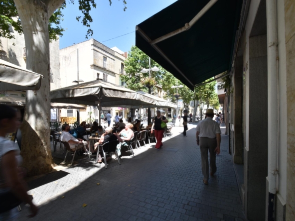 Ref. 03-22527/1098 - ZONA VIP: Local de lloguer a la Rambla Principal de Vilanova