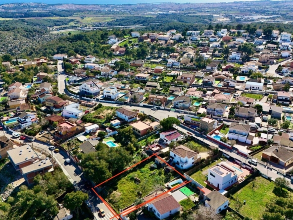 Ref. 53RJUESTH642P/5459 - PARCEL·LA EN VENDA URB. CALIFORNIA (CANYELLES)