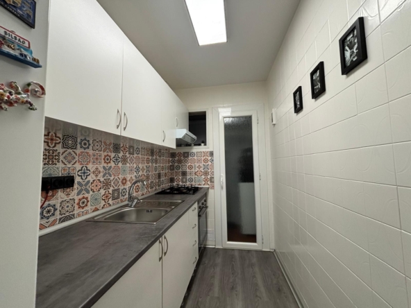 Ref. 25-5443/1468 - Piso de estado impecable, con balcón, junto zona Fisa!