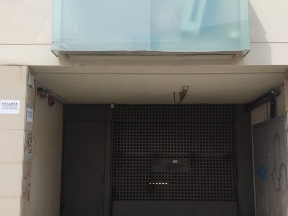 Ref. 18-02605/1266 - Plaza de Parking para coche grande y moto