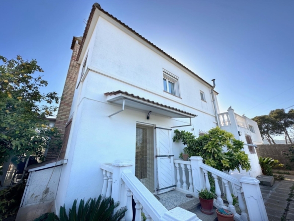 Ref. 53RJUESTH642/5459 - CASA UNIFAMILIAR AISLADA EN CALLE MALLORCA CANYELLES