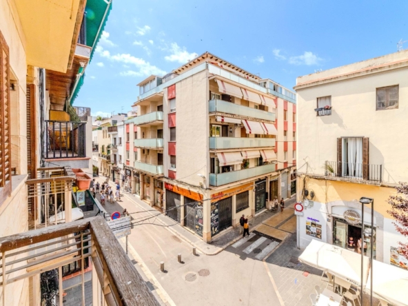 Ref. 12-VSIT2385/1087 - ¡PISO EN VENTA EN PLENO CENTRO, CON TODAS LAS COMODIDADES Y A UN PASO DE LA PLAYA!