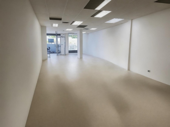 Ref. 56-0007/5106 - Local comercial amplio y con gran visibilidad en Sitges – Carretera de les Costes
