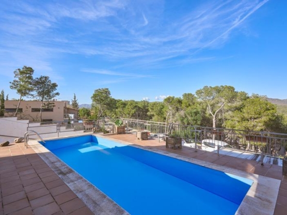 Ref. 56-0006/5106 - This gem in Els Cards is ready to become your dream home