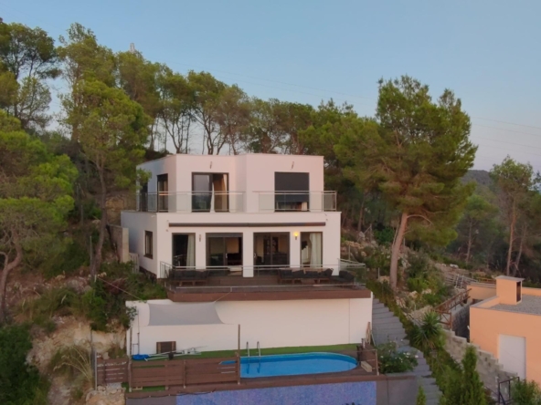 Ref. 18-02581/1266 - Chalet con vistas y piscina en venta