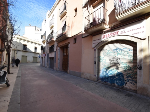 Ref. 03-21724/1098 - Local con Salida de Humos en Vilanova