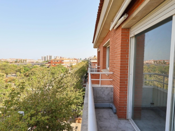 Ref. 14-5220/1213 - ¡ ATICO ESQUINERO EN MOLI DE VENT - VILANOVA I LA GELTRU !!