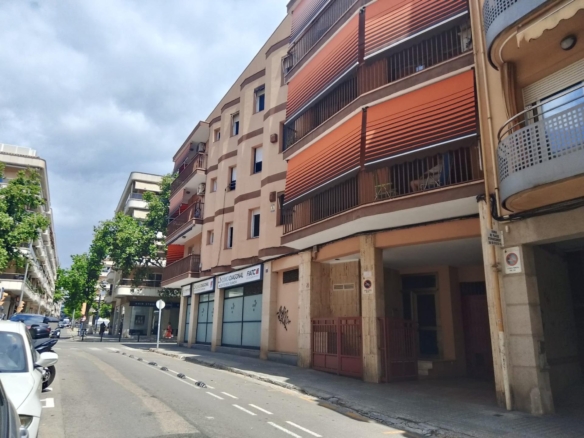 Ref. 54-22V534/5538 - Amplio Piso en el Corazón de Vilanova i la Geltrú - ¡Tu Nuevo Hogar Te Espera!
