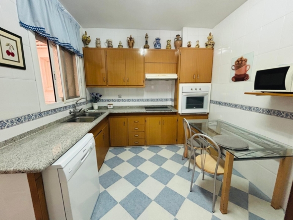 Ref. 25-5458/1468 - Piso de 5 habitaciones junto rambla principal