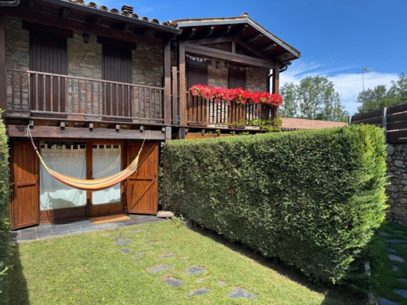 Ref. 18-02526/1266 - ENCANTADOR ADOSADO CON JARDIN PRIVADO Y VISTAS A LA CERDANYA