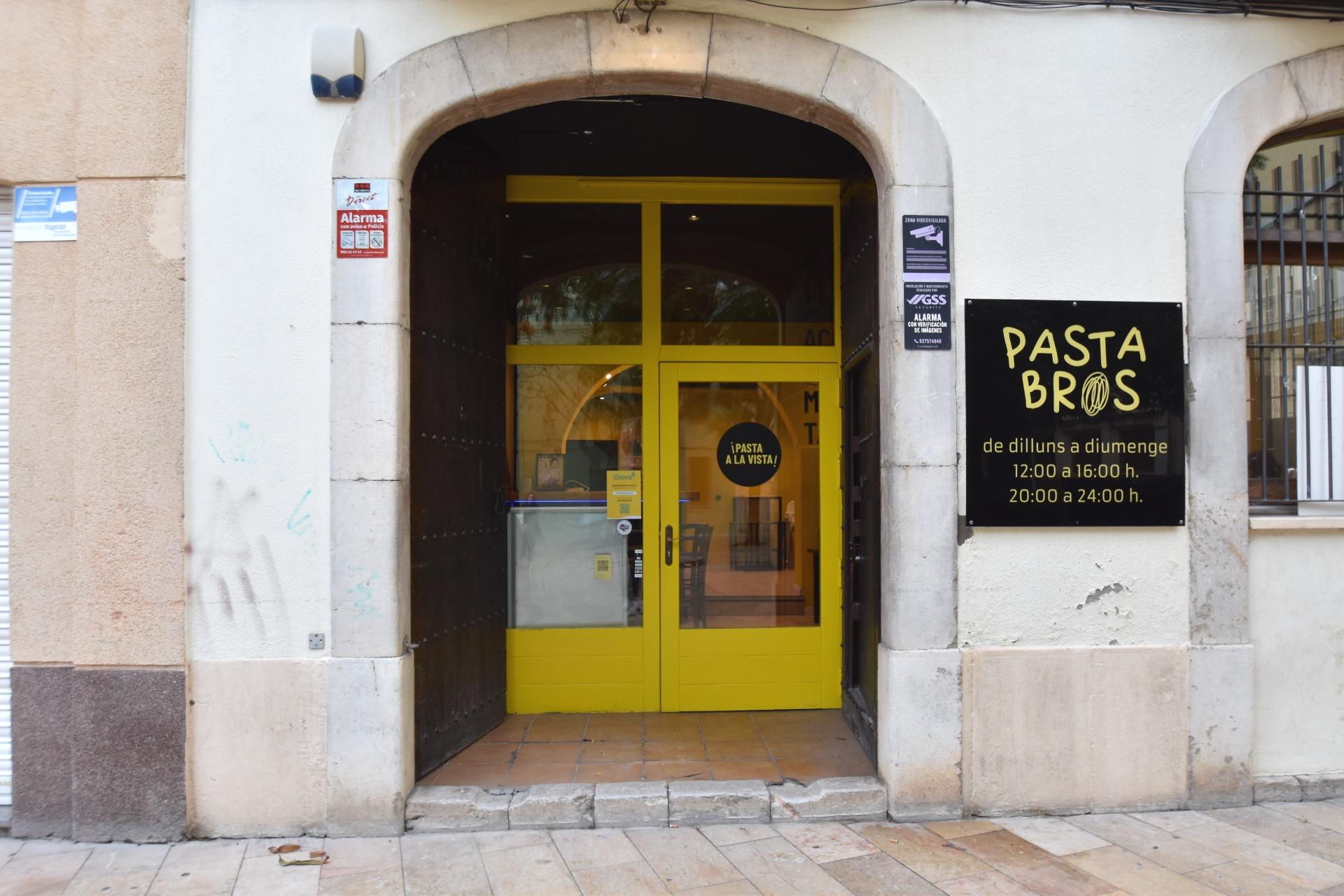 Ref. 03-22532/1098 – ¡GRAN OPORTUNIDAD! RESTAURANTE TOTALMENTE MONTADO EN TRASPASO