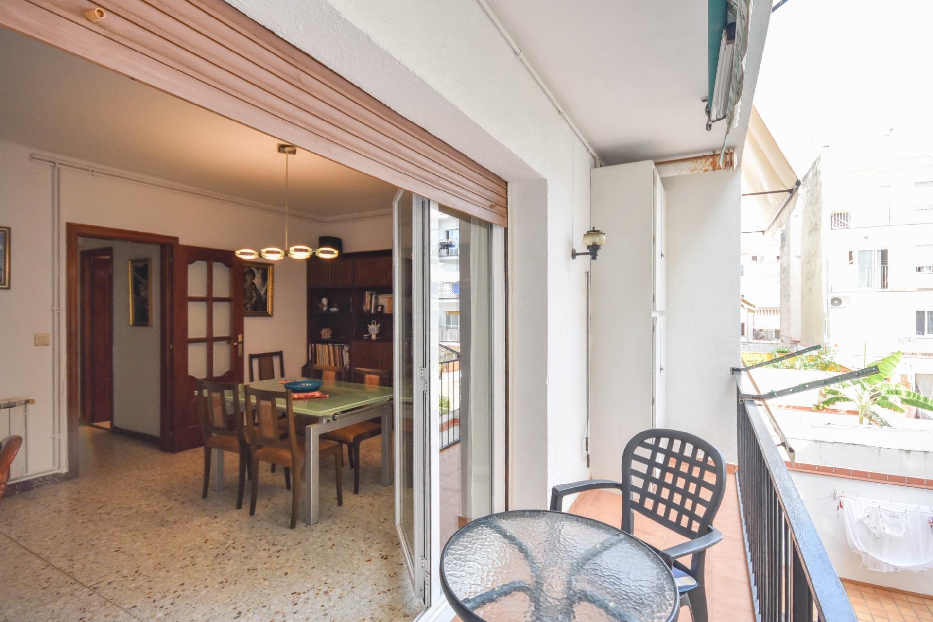 Ref. 11372/1045 – Piso céntrico de 4 dormitorios dobles y 2 baños