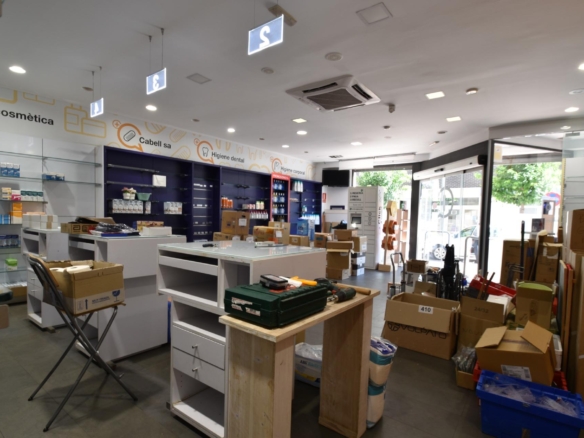 Ref. 03-22529/1098 - Oportunidad Única: Local Comercial Ideal en Ubicación Prime